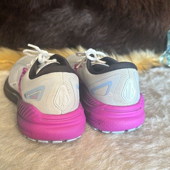 Brooks athletic shoes 8.5/7.5 see note (5520) - Picture 4 of 8